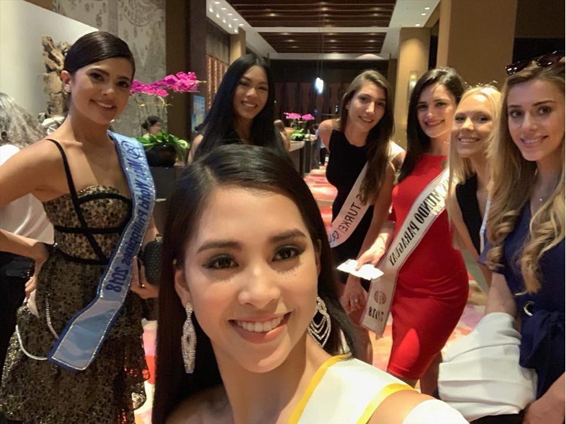 Tiểu Vy khoe vòng 1 gợi cảm trong những ngày đầu tại Miss World2
