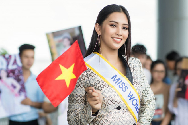 Tiểu Vy khoe vòng 1 gợi cảm trong những ngày đầu tại Miss World