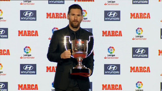Vượt  Ronaldo, tiền đạo Messi giành cú đúp giải thưởng cao quý