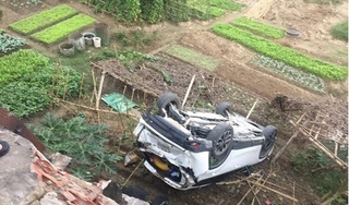 Ô tô CX5 lao xuống ruộng, nữ tài xế may mắn thoát chết