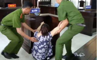 CLIP: Nữ bảo mẫu dọa cắt lưỡi trẻ ở Sài Gòn ngất xỉu khi tòa tuyên án