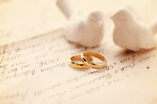 Nguồn gốc và ý nghĩa của chiếc nhẫn cô dâu trong ngày cưới?