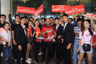 Roberto Carlos có mặt tại Hà Nội, cổ vũ cho tuyển Việt Nam