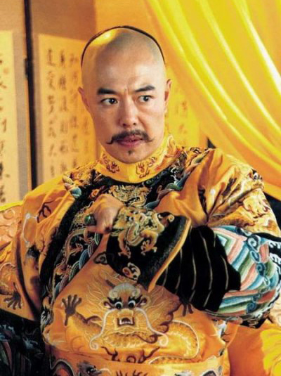 Trên phim vào vai Hoàng đế có tam cung lục viện thì ngoài đời Trương Thiết Lâm cũng có tính cách đào hoa cùng chuyện hậu cung rắc rối, phức tạp chẳng kém.