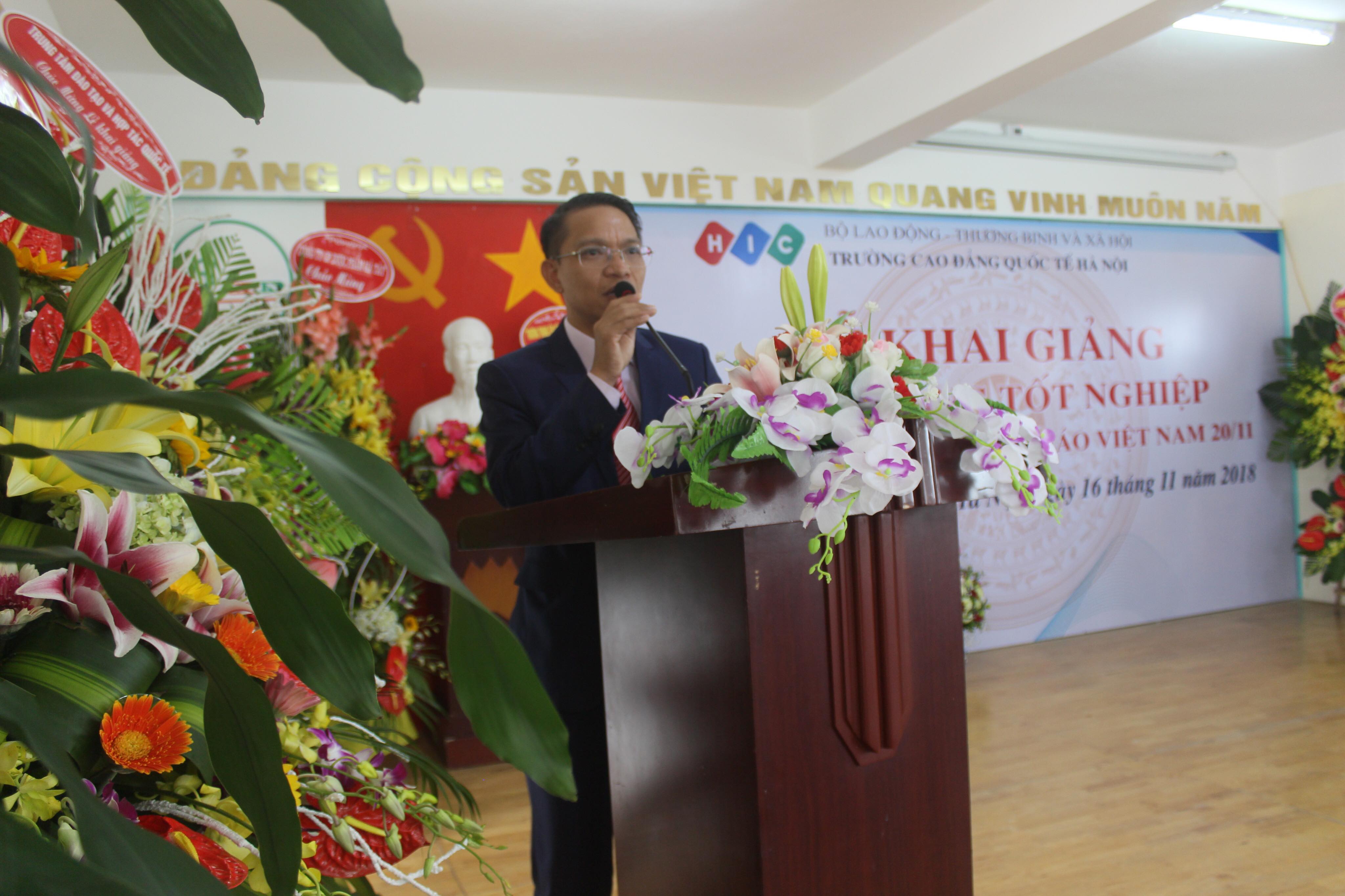 Chủ tịch Nguyễn Văn Sinh ghi nhận và biểu dương kết quả học tập của thầy cô và sinh viên
