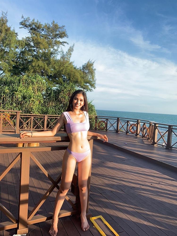 Trần Tiểu Vy diện bikini 2 mảnh tự tin khoe body săn chắc và nóng bỏng