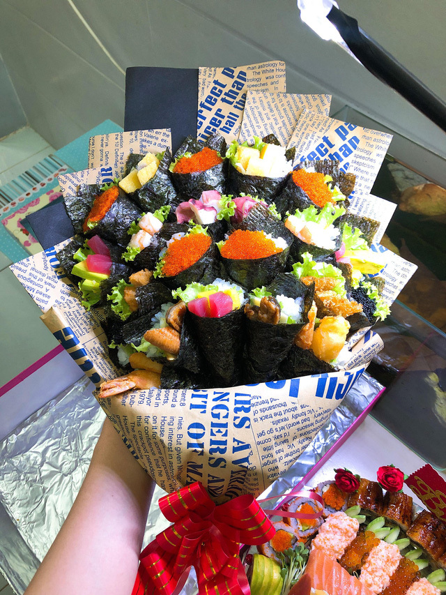 Quà tặng 20/11: Phụ huynh chi chục triệu tặng cô giáo hoa sushi