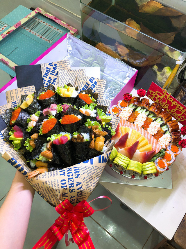 Quà tặng 20/11: Phụ huynh chi chục triệu tặng cô giáo hoa sushi