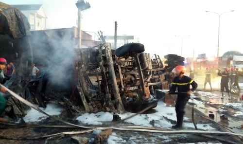 Hiện trường vụ cháy xe bồn ở Bình Phước khiến 6 người tử vong và hàng chục người bị thương