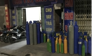 Quảng Ninh: Hàng trăm bình 'khí cười' N2O tại cửa hàng cầm đồ