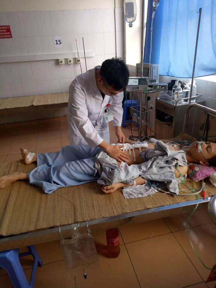 Bệnh viện tuyến huyện cứu sống bệnh nhân bị thanh gỗ đâm thủng bụng