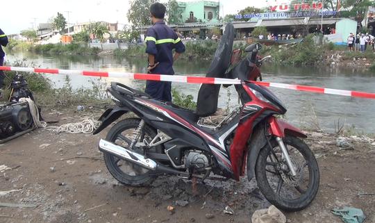 TPHCM: Tìm được xe máy của nam thanh niên bị nước cuốn trôi lúc đi làm
