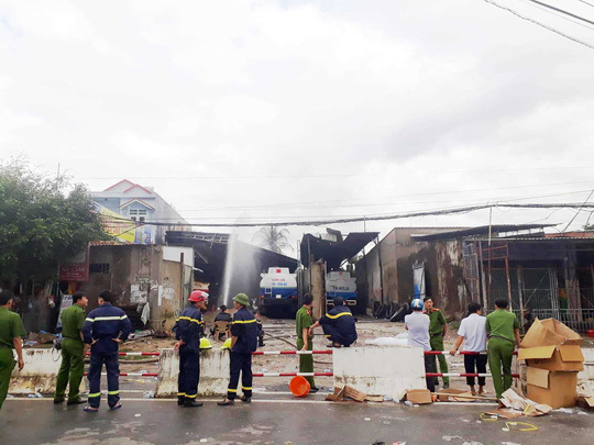 Cháy 6 xe bồn, nổ 3 bể chứa xăng dầu ở Nha Trang
