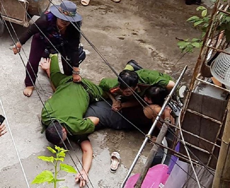 3 mẹ con hầu tòa vì cái đồng hồ nước ở Hà Nội