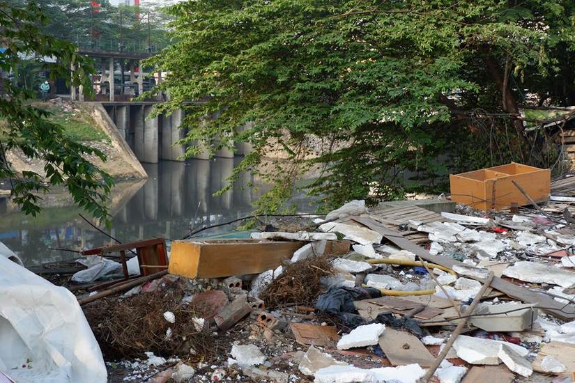 Hà Nội: Hàng trăm ki ốt ven sông Tô Lịch bị phá bỏ10