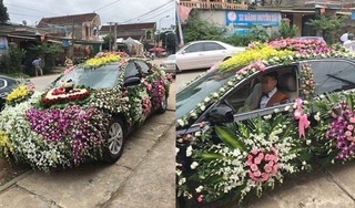 Chú rể lái xe phủ kín hoa đi đón dâu khiến dân mạng xôn xao