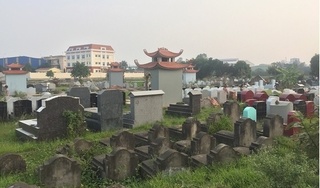Cận cảnh gần 100 ngôi mộ bị đập phá bát hương ở Hưng Yên