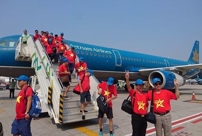 Phục vụ CĐV sang Philippines 'tiếp lửa' cho tuyển Việt Nam, Vietnam Airlines đẩy sớm giờ bay