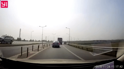 CLIP: Lại xuất hiện xe Innova đi lùi trên Cao tốc Hà Nội – Thái Nguyên