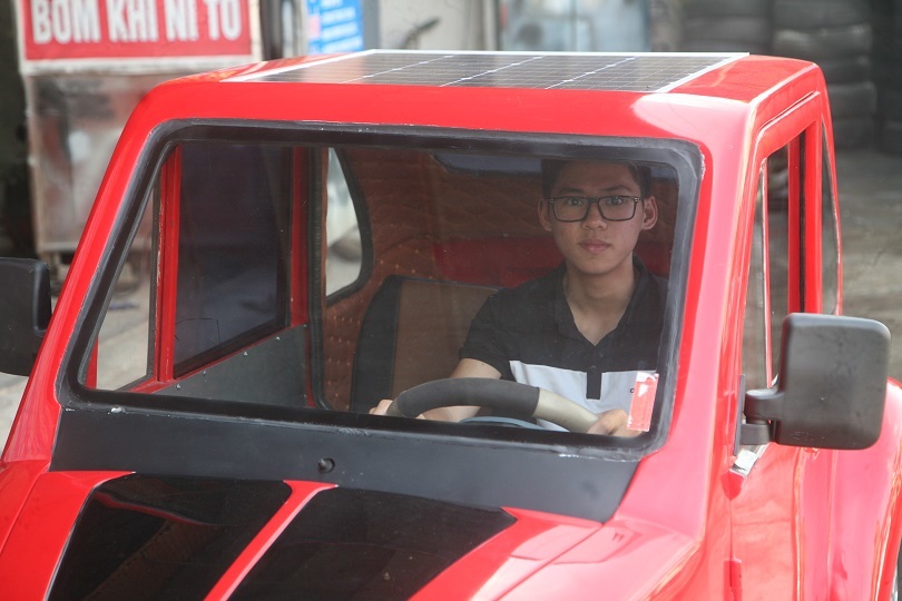 Nam Định: Học sinh lớp 11 thiết kế thành công “siêu xe” Volkswagen chạy bằng năng lượng mặt trời