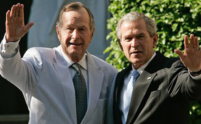 Cựu tổng thống Bush 'cha' bày tỏ tình yêu thương với Bush 'con' trước khi qua đời