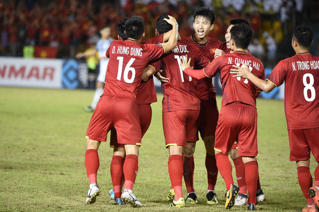 Cặp tiền vệ trung tâm của đội tuyển Việt Nam ở trận tiếp đón Philippines