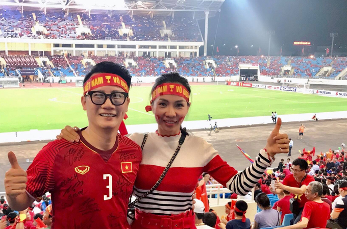 Muôn kiểu ăn mừng của sao Việt trước chiến thắng của tuyển Việt Nam