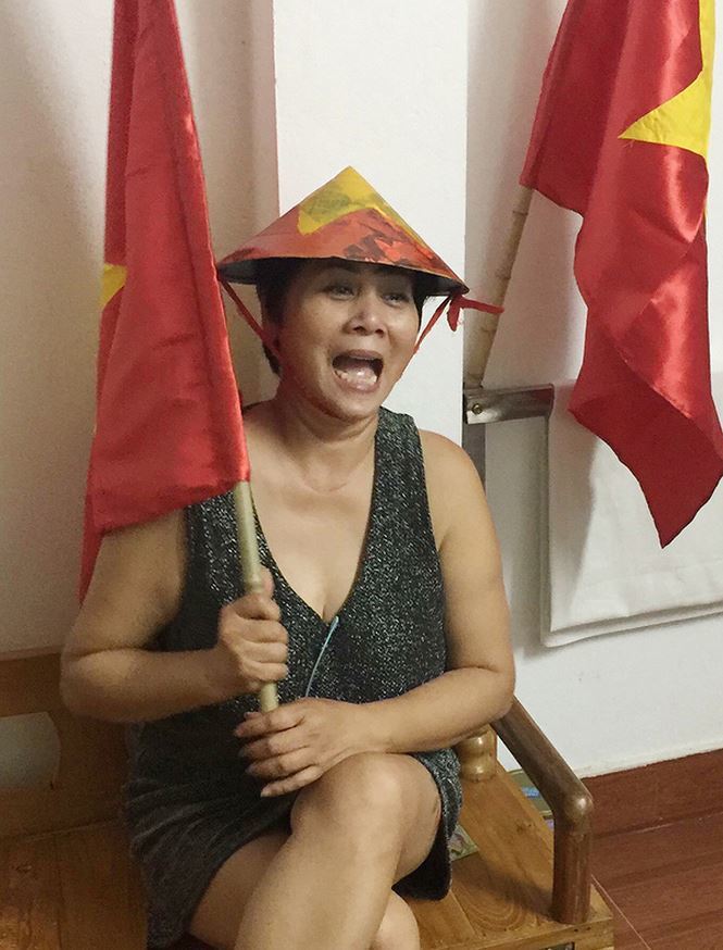 Muôn kiểu ăn mừng của sao Việt trước chiến thắng của tuyển Việt Nam 