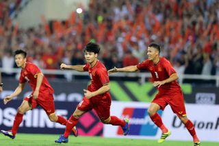 Việt Nam vào chung kết, CĐV Thái Lan 'thấy xấu hổ' vì đội nhà