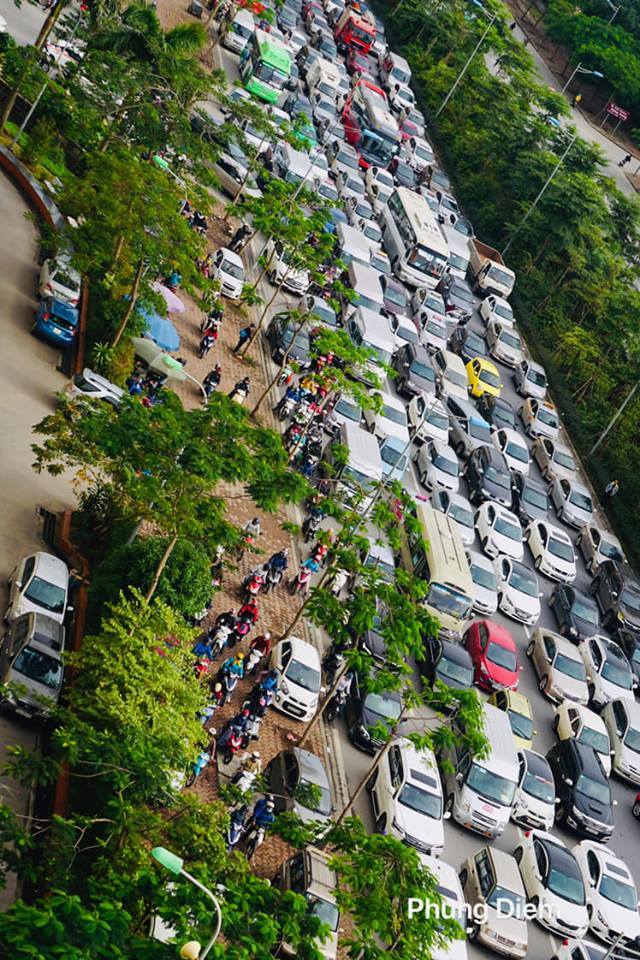Hàng trăm ô tô kẹt cứng, không thể di chuyển ở Hà Nội6