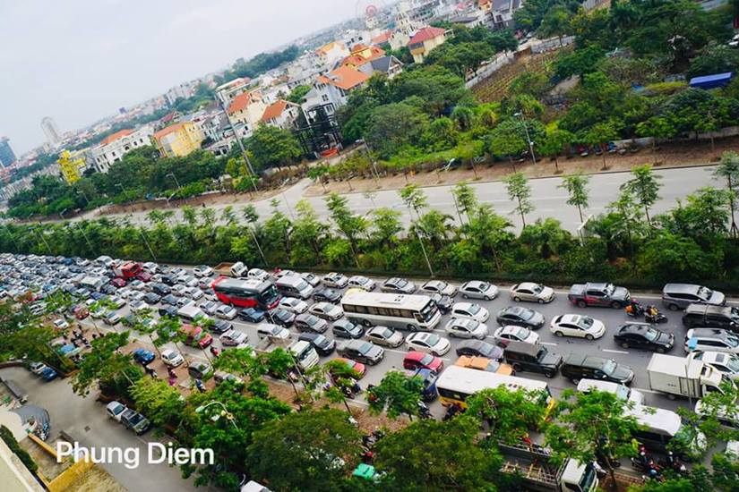 Hàng trăm ô tô kẹt cứng, không thể di chuyển ở Hà Nội8