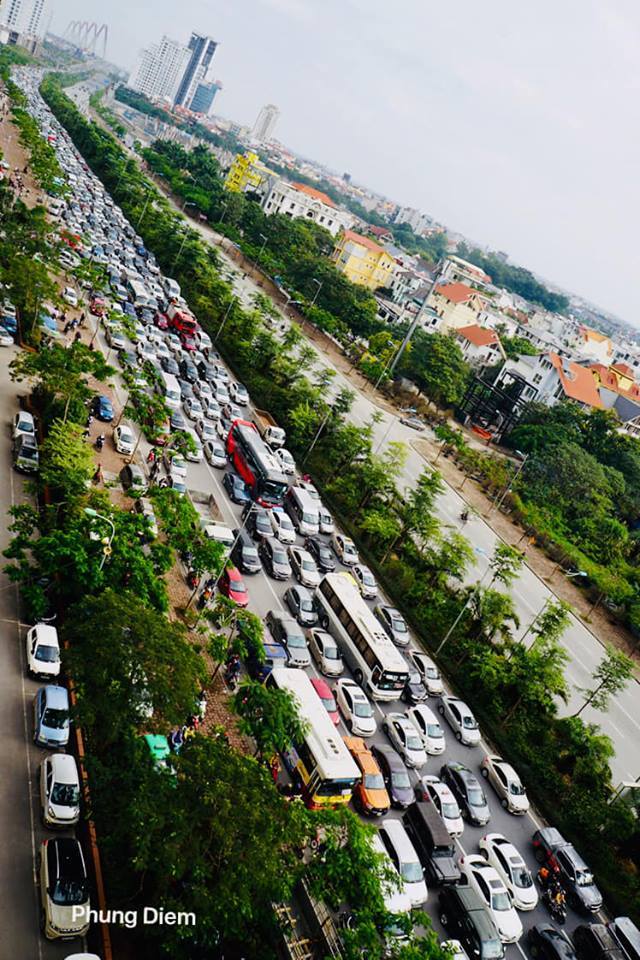Hàng trăm ô tô kẹt cứng, không thể di chuyển ở Hà Nội5