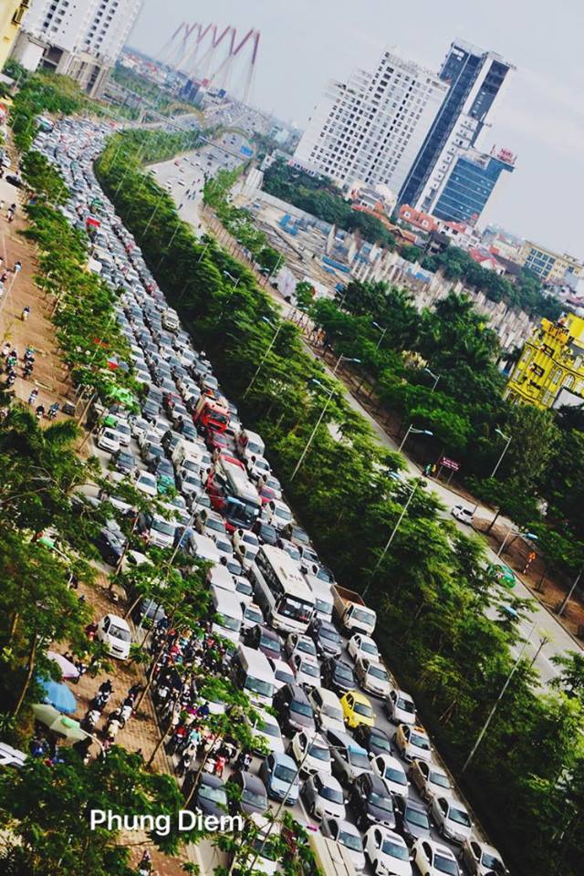 Hàng trăm ô tô kẹt cứng, không thể di chuyển ở Hà Nội3
