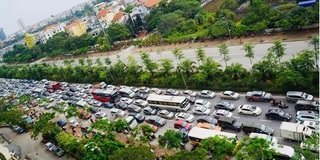 Chùm ảnh hàng trăm ô tô kẹt cứng trong sáng đầu tuần ở Hà Nội