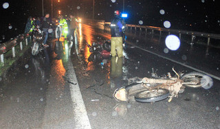 Tin tức tai nạn giao thông mới nhất hôm nay (11/12): Xe ôtô tông hàng loạt xe máy khiến 3 người bị thương rồi bỏ chạy