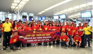 Chùm ảnh hàng nghìn CĐV sang Malaysia 'tiếp lửa' cho đội tuyển Việt Nam