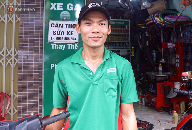 Anh thợ xe ở Đà Nẵng, sửa chữa miễn phí cho cả trăm xe máy trong mùa lũ