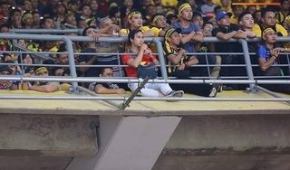 Vì sao CĐV Việt Nam phải ngồi giữa “rừng” CĐV Malaysia để cổ vũ cho đội tuyển?