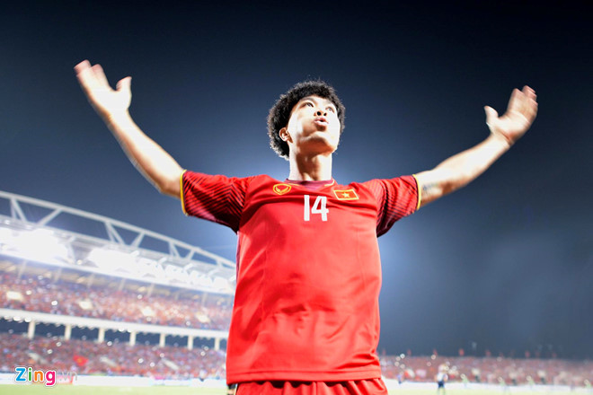 Tiền đạo Công Phượng tự tin cùng đội tuyển Việt Nam nâng Cup tại Mỹ Đình