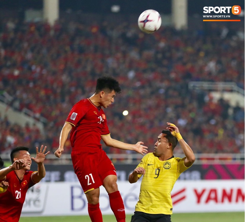 Đội tuyển Việt Nam đón tin buồn từ Đình Trọng sau chức vô địch AFF Cup