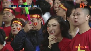 Những fan girl xinh đẹp lọt ống kính truyền hình trong chung kết AFF Cup