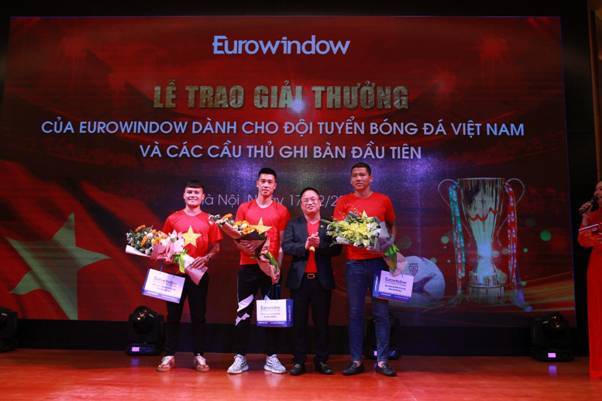 Chưa đầy 48h vô địch, Eurowindow trao tận tay phần thưởng cho các người hùng