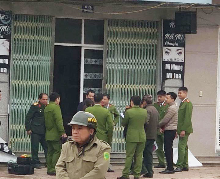 Lạng Sơn: Tháo gỡ thành công một quả lựu đạn gài trước cửa hiệu làm tóc