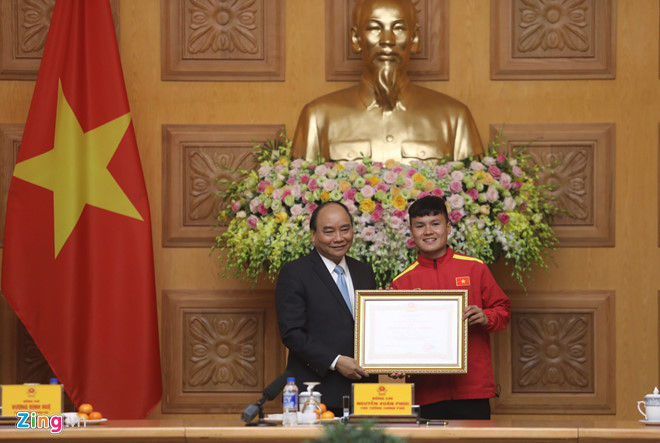 Thủ tướng Chính phủ trao tặng huân chương cho HLV Park Hang Seo 2