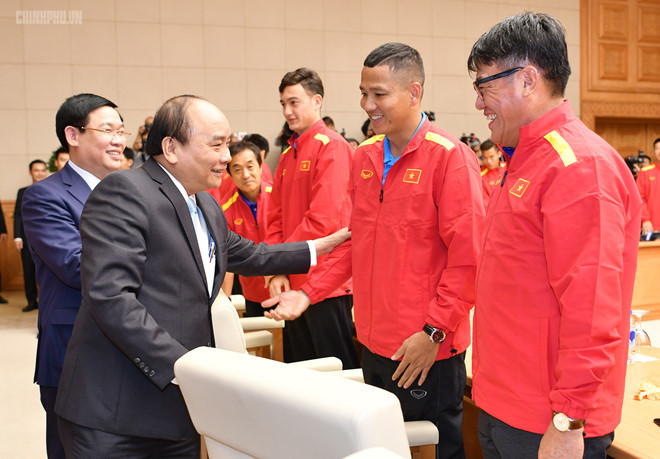 Thủ tướng Chính phủ trao tặng huân chương cho HLV Park Hang Seo 3