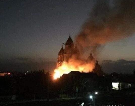 Nam Định: Cháy lớn trước cửa nhà thờ Liêu Ngạn