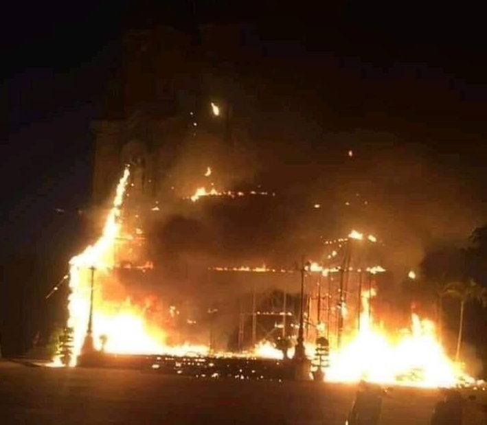 Nam Định: Cháy lớn trước cửa nhà thờ Liêu Ngạn2