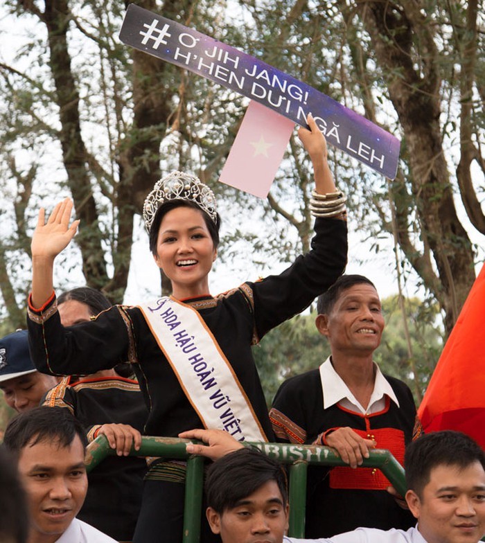 Hoa hậu H'Hen Niê… hốt hoảng tuyên bố 'còn sống' khiến cư dân mạng bật cười