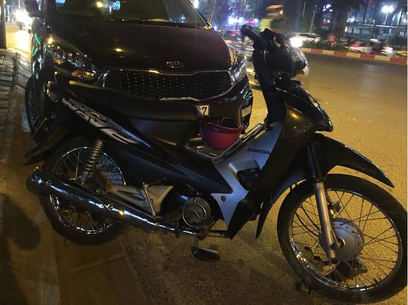Ô tô gây tai nạn liên hoàn khiến 2 bà bầu nhập viện ở Hà Nội