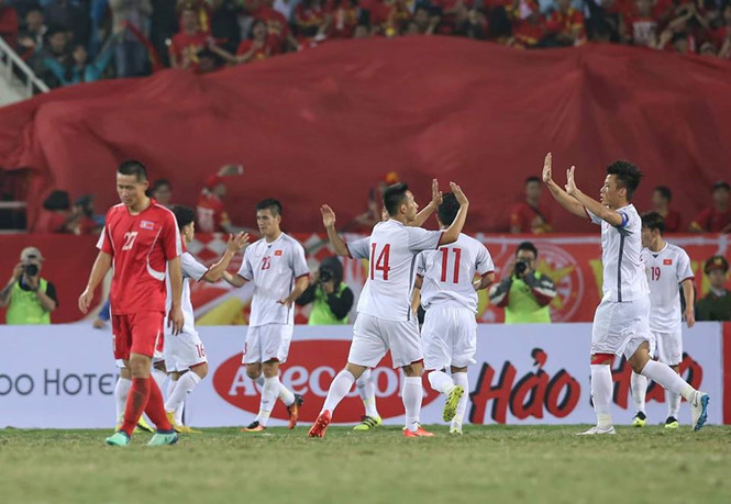 Đội tuyển Việt Nam nhận lời nhiều lời khen từ báo chí Hàn Quốc